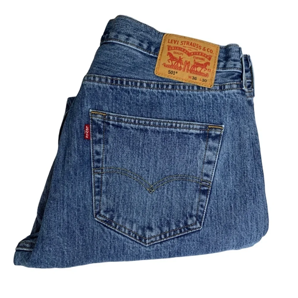 Mens 501 Levi’s Button Fly Medium Wash Straight Leg Sz 36X30 EXCELLENT Condition